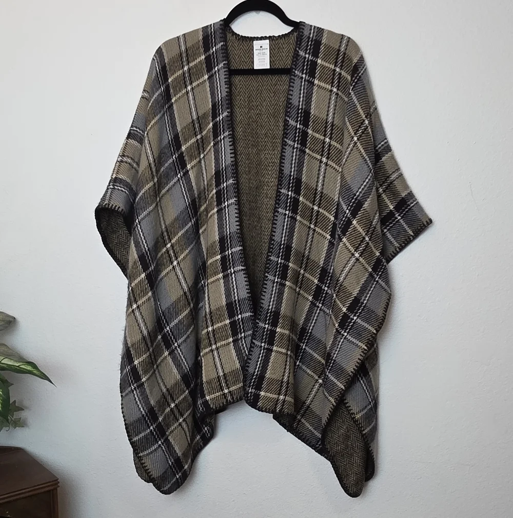 WOOLRICH Reversible Black Tan Plaid & Herringbone Blanket Wrap Shawl Cape Sz OS - Picture 1 of 10